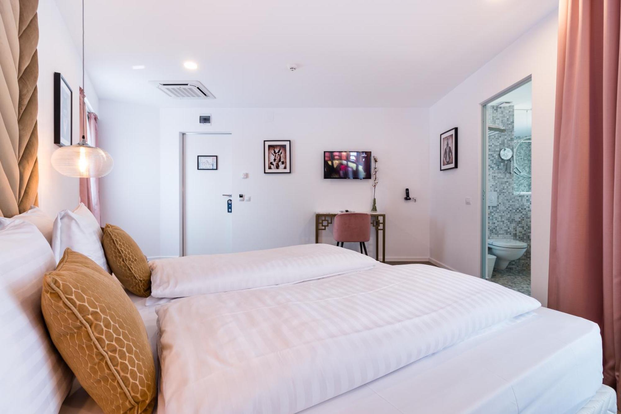 Deluxe Double Room Balcony,725822815:JPEG